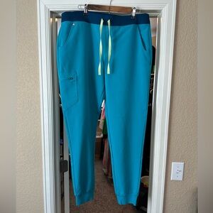 Woman’s  XL/T FIGS technical collection pants high waisted Zamora cut